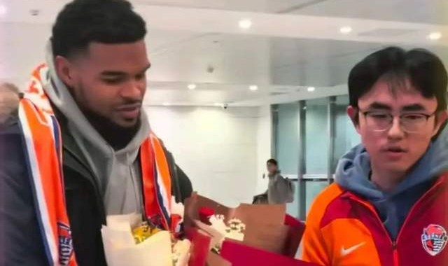 AYX GAMES-海牛新外援抵达，1.91米B2B中场，津门虎升级防线，挖宝西乙队长