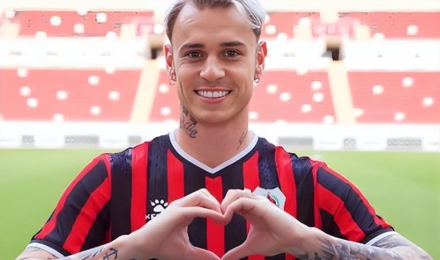 爱游戏中国官网-上港队冬训还会给小将冒头机会，三人被球迷点名看好，值得期待