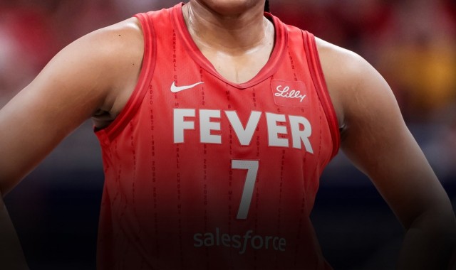 爱游戏娱乐-WNBA历史最大合同！状元中锋波士顿4年630万续约狂热 破阿贾纪录